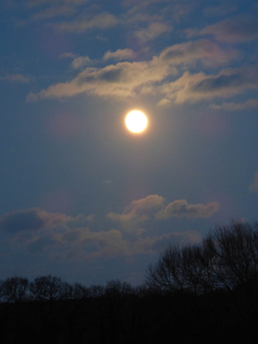 Lune de Noël et ses Huit rouges