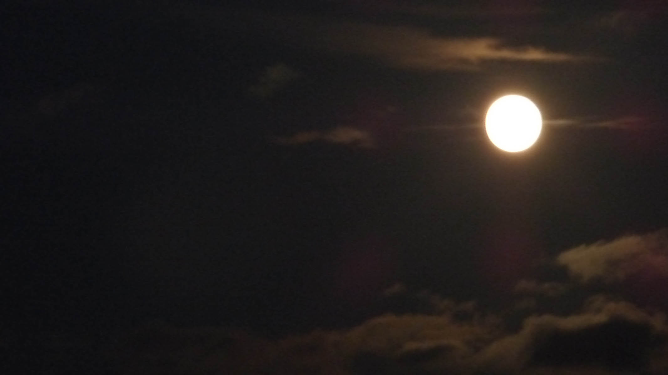Lune de Noël et ses Huit rouges